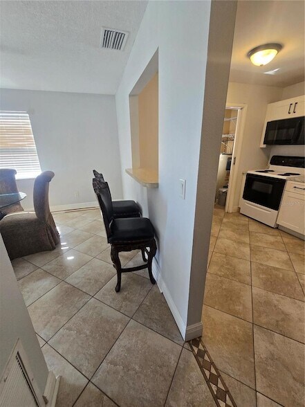 Building Photo - 3918 W Robson St