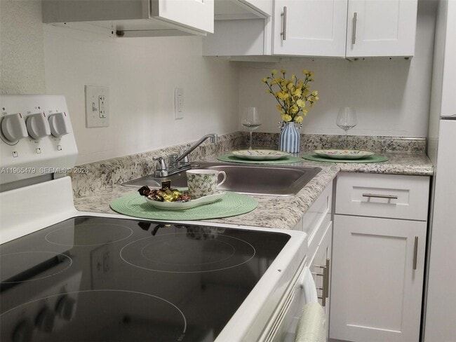 Building Photo - 5950 NE 18th Ave