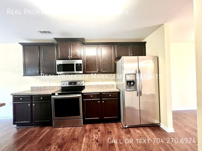 Building Photo - 1243 Farm Branch Dr SW