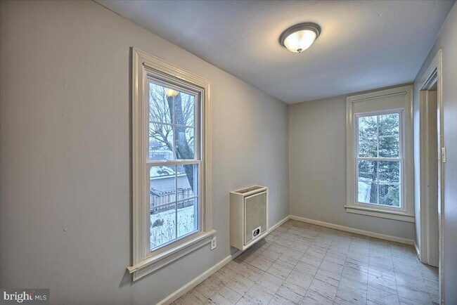 Building Photo - 413 W Louther St