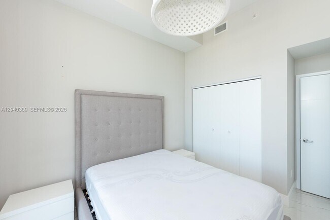 Building Photo - 400 Sunny Isles Blvd
