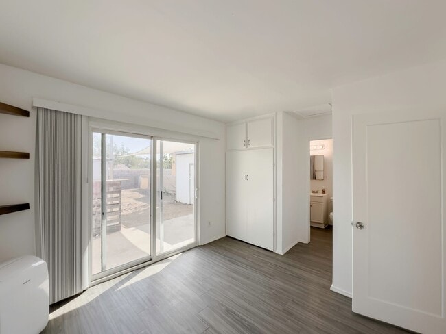 Building Photo - CUTE CONDO IN A DUPLEX W/ LARGE BACKYARD AVAILABLE FOR RENT!