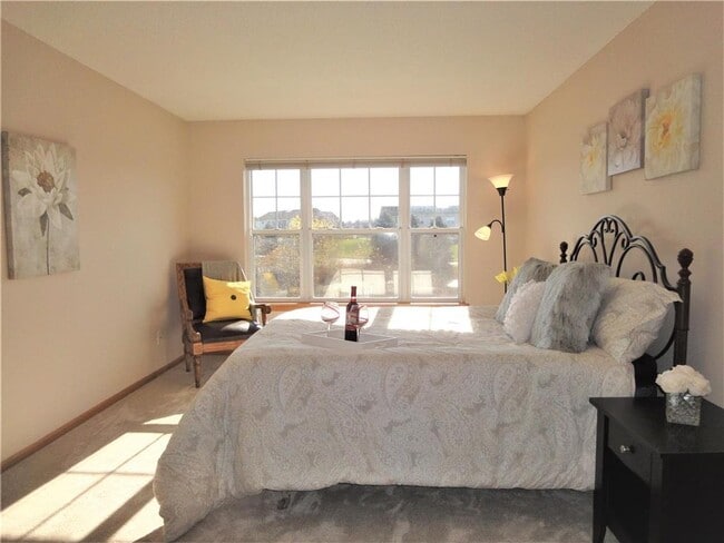 Building Photo - 9204 Holly Ln N