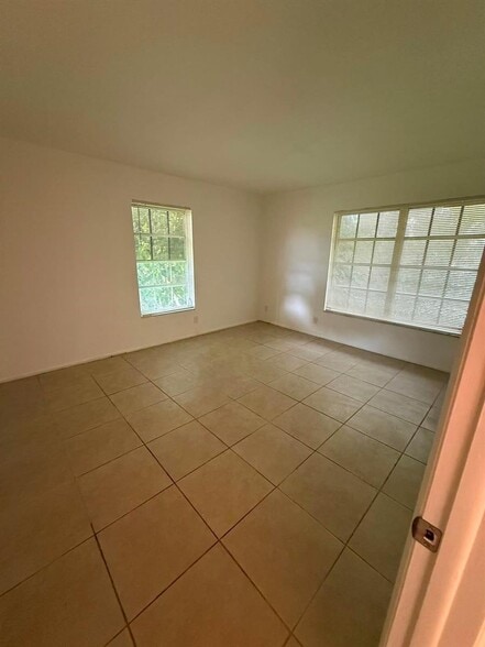 Building Photo - 4951 Wedgewood Way