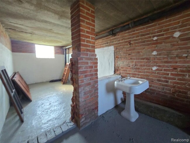 Building Photo - 26850 Seven Mile W