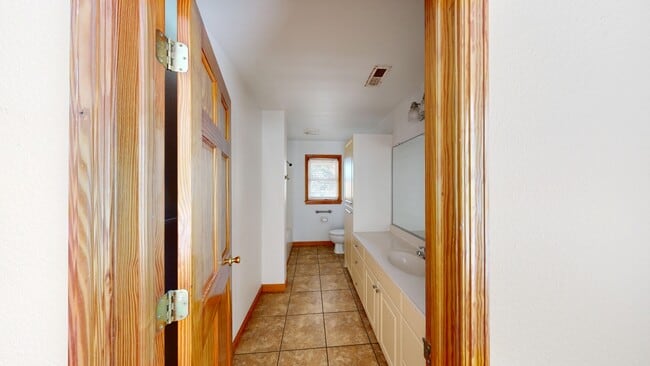 Building Photo - 237 Sir Richard E