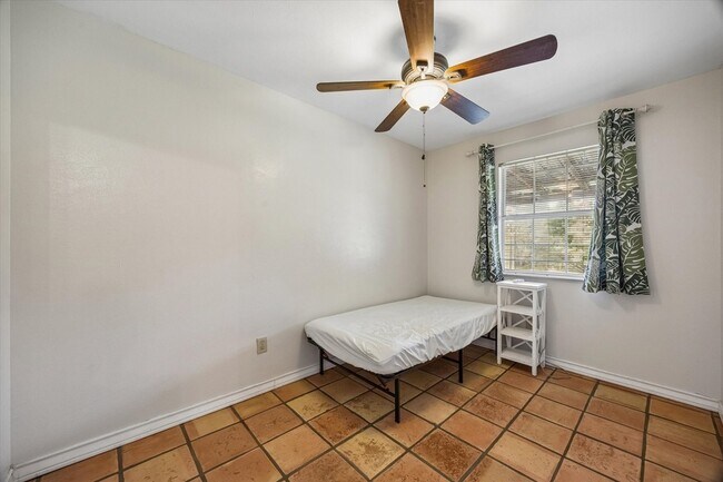 Building Photo - 420 High Mesa Dr
