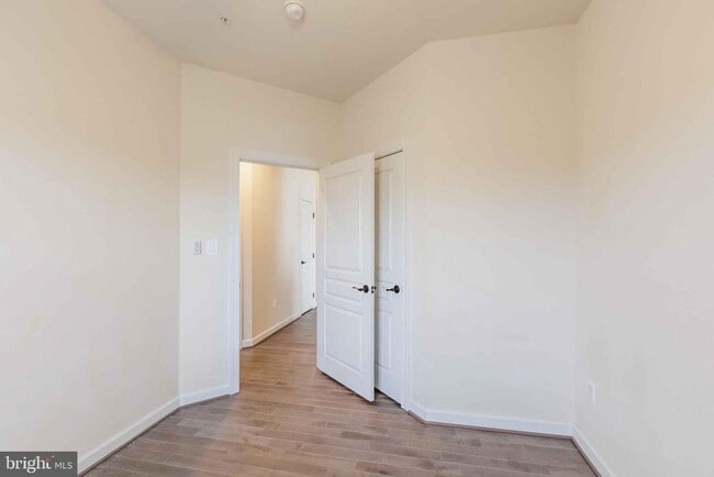 Building Photo - 9733 Braidwood Ter