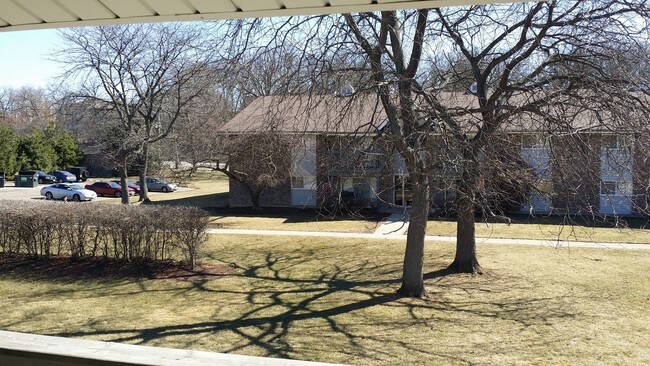 Building Photo - 16W660 Mockingbird Ln