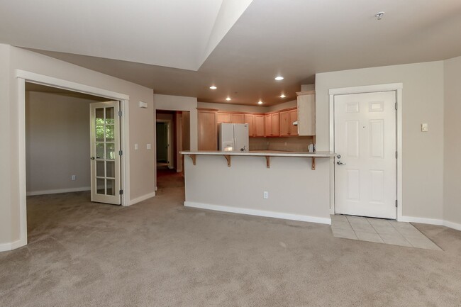 Building Photo - Low Maintenance 3 Bedroom Condo