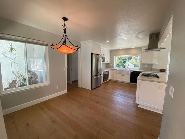 Building Photo - 4 Bedroom Encinitas home with Views!