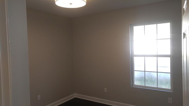 Building Photo - 3 bed, 2 bath home!