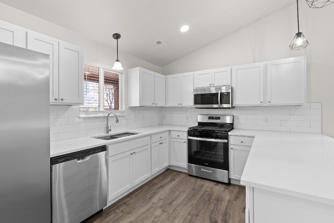 Building Photo - 818 Burr St