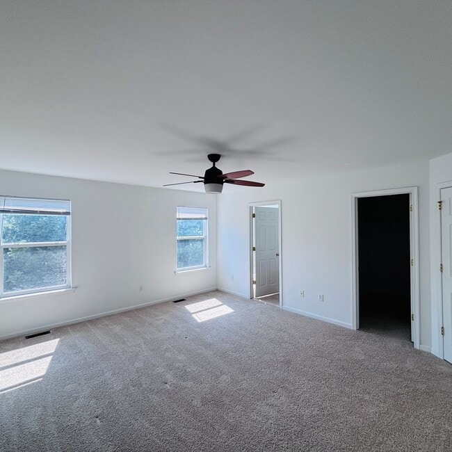 Building Photo - Located in the Highgates subdivision in Upper Macungie Township this 3 bedroom, 2.5 bath townhouse
