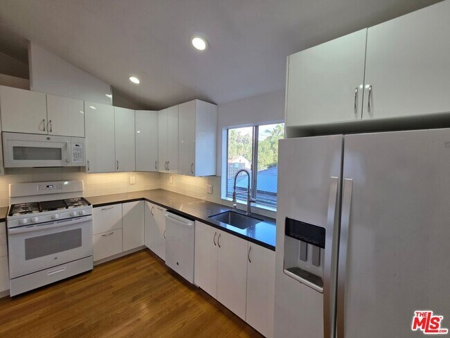Building Photo - 1029 Pleasant View Ave