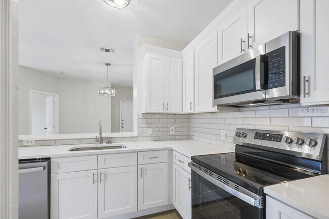 Building Photo - 5605 Legacy Crescent Pl