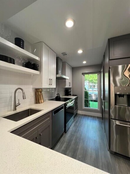 Building Photo - 408 Wedgewood Way