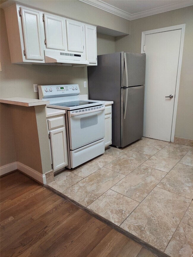 Building Photo - 1601 S Shepherd Dr