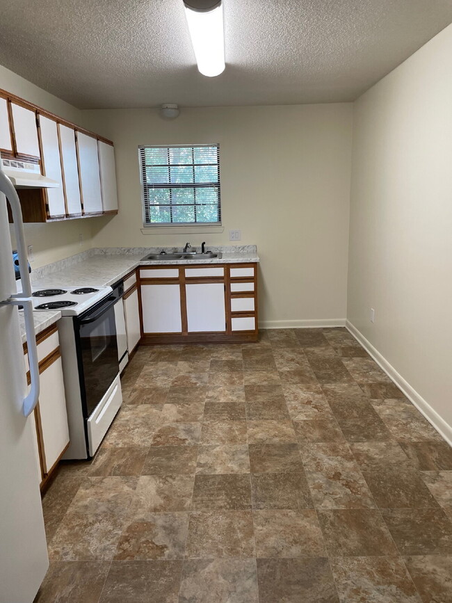 Building Photo - 112 Bayou View Dr