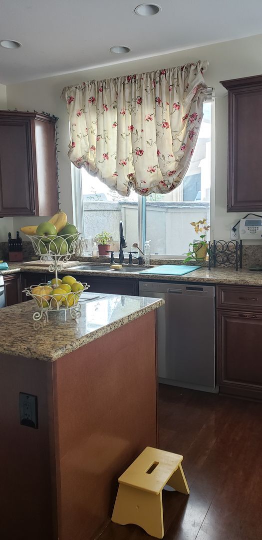 Building Photo - Rare Discovery Hills Gem – 3 Bedroom Home with Serene Backyard Oasis