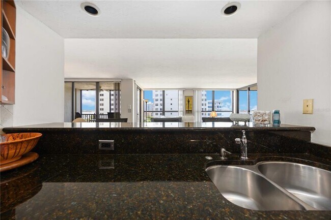 Building Photo - 11 Sunset Dr