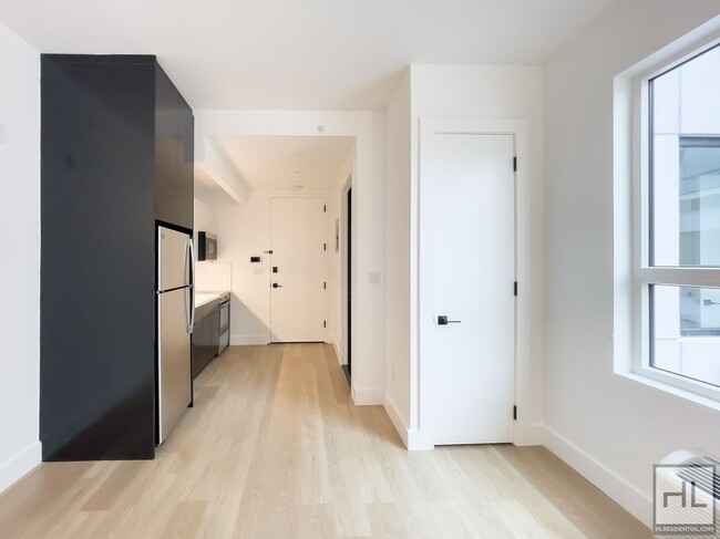 Building Photo - Crown Heights / Sunlit Studio 1-Bath / New...