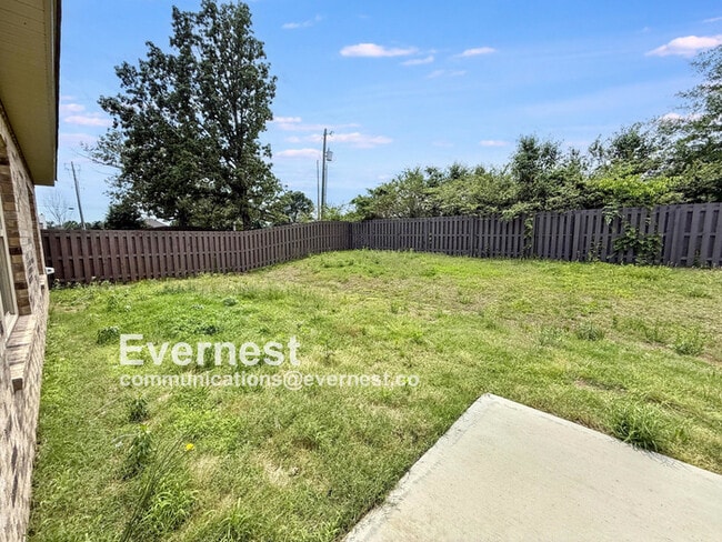 Building Photo - 104 River Pointe Dr