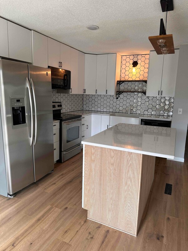 Building Photo - 428 Arion St E