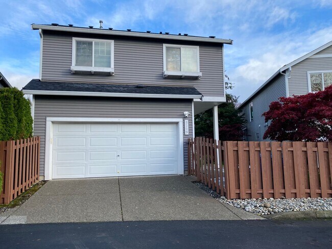 Building Photo - Pride of Ownership in this 3 BDRM, 2.5 BAT...