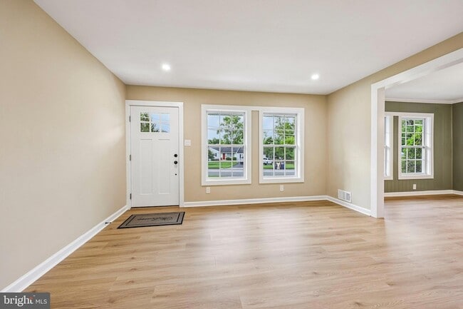 Building Photo - 7200 Vellex Ln