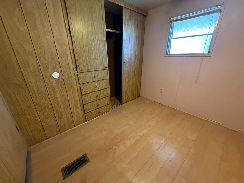 Building Photo - 3601 E Wyoming Ave