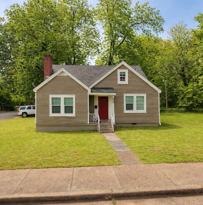 Building Photo - Spacious Renovated 4-Bedroom Home for Rent