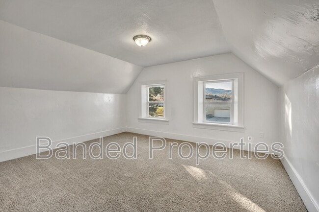 Building Photo - 741 E Center St