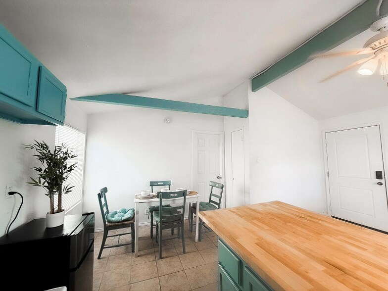 Building Photo - 107 E Venus Ln