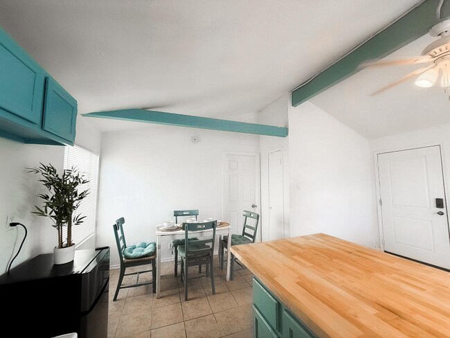 Building Photo - 107 E Venus Ln