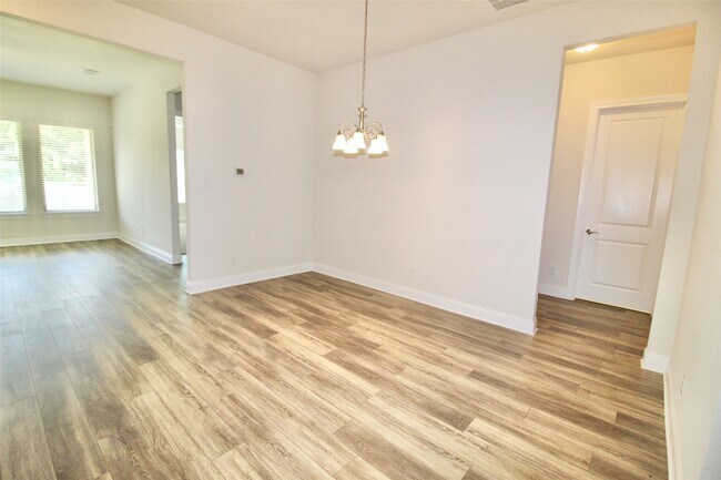 Building Photo - 10919 Texas Rose Dr