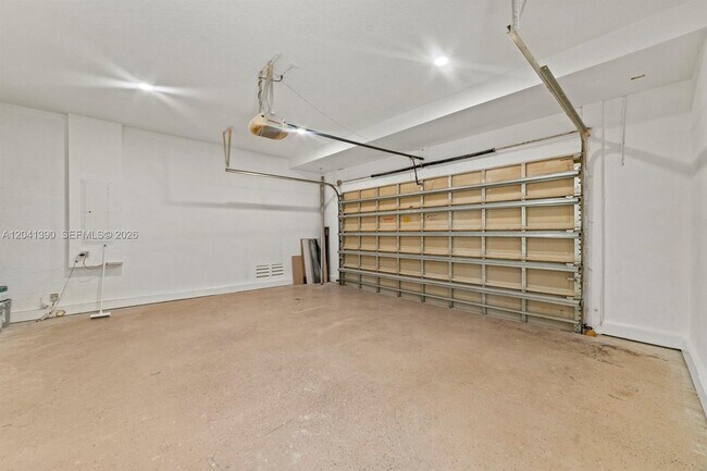 Building Photo - 3040 SW 44th Ct