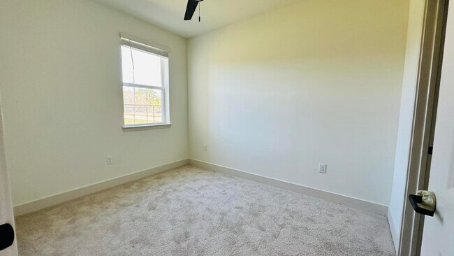 Building Photo - 19100 Woodland Hills Dr