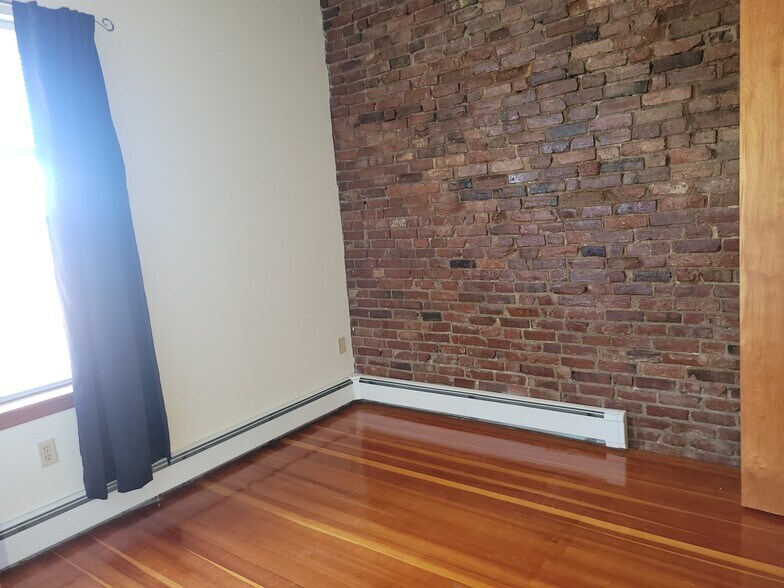 Building Photo - 67 Baldwin St