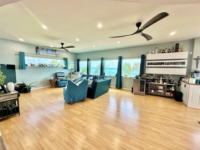 Building Photo - 2203 N Surf Rd