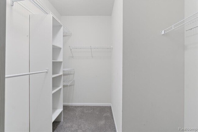 Building Photo - 15980 Morningside