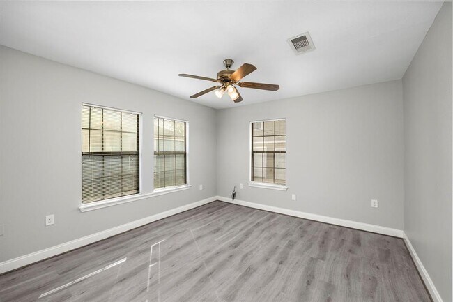 Building Photo - 4605 Beggs St