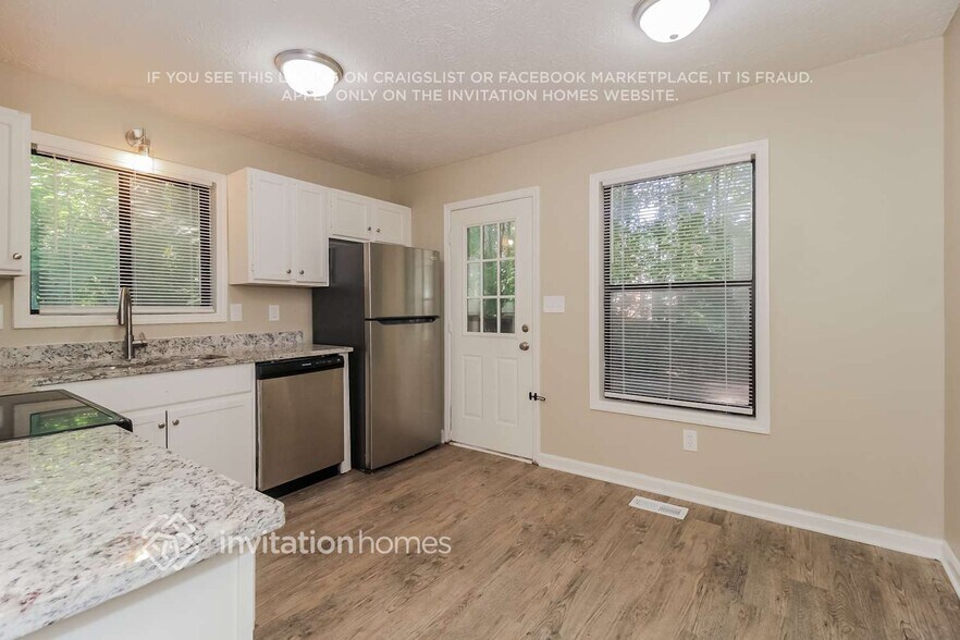 Building Photo - 5067 Cavalier Dr SE