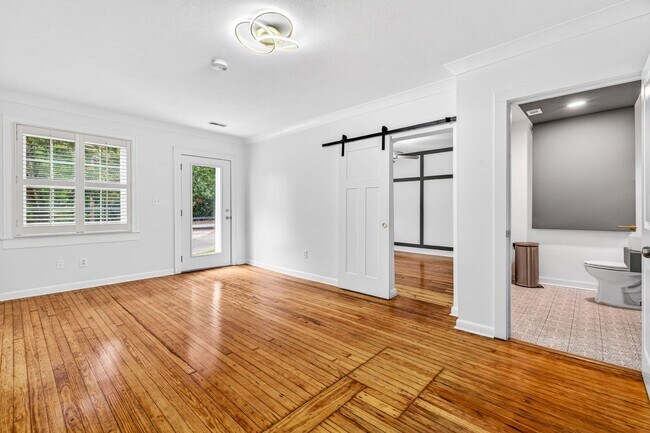 Building Photo - 117 Pine Grove Ave