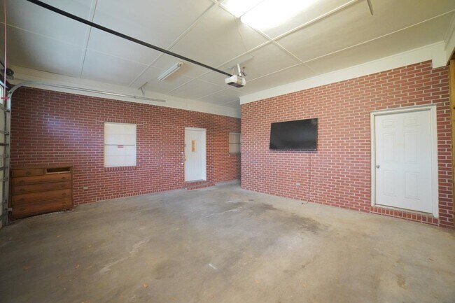 Building Photo - 1006 Frazier Ave