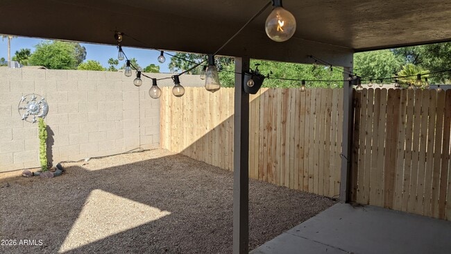 Building Photo - 6221 E Gelding Dr