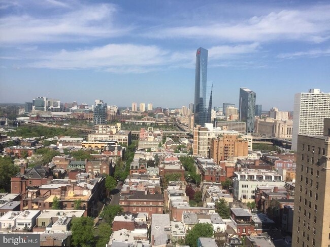 Building Photo - 2031 Locust St