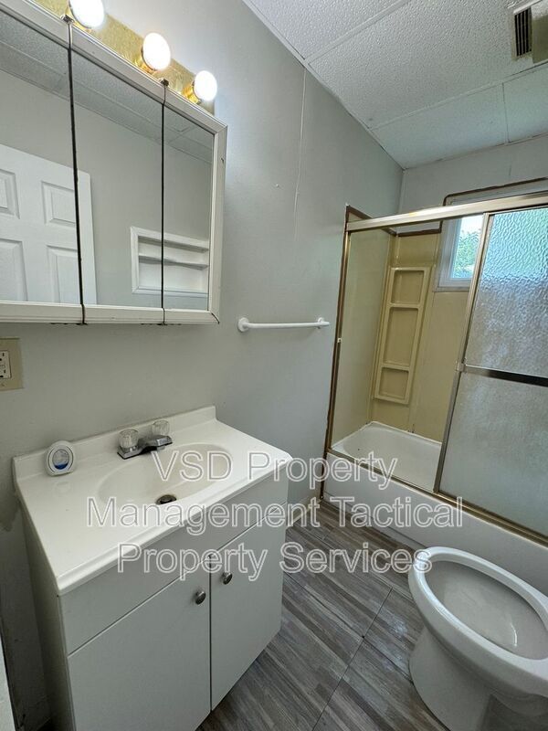 Building Photo - 3408 E 140th St