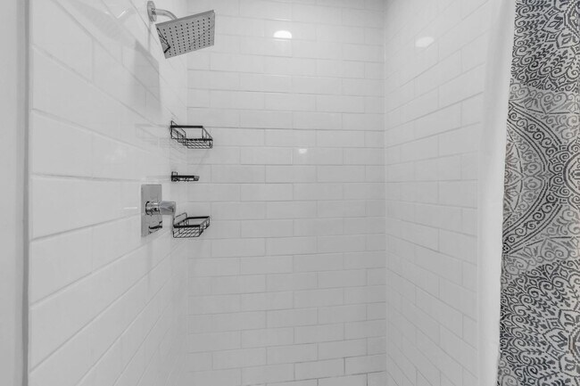 Building Photo - Updated 3 Bedroom, 2 Bath Home – Minutes from Fort Bragg!