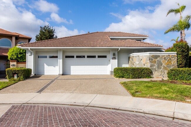 Building Photo - Single Level Golf Course Stunning Home Dana Point!